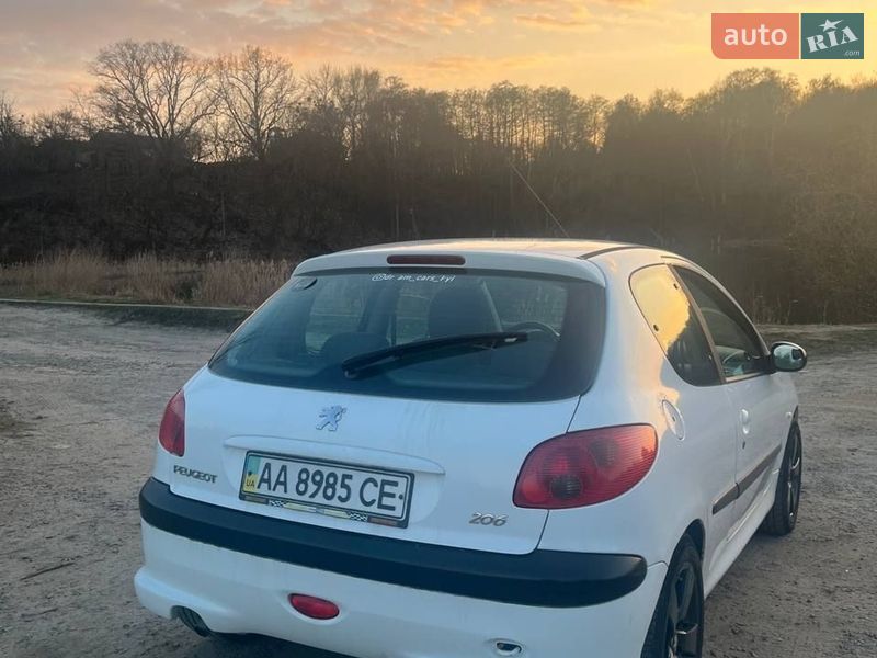 Хэтчбек Peugeot 206 2004 в Киеве фото Хэтчбек Peugeot 206 2004 в Киеве
