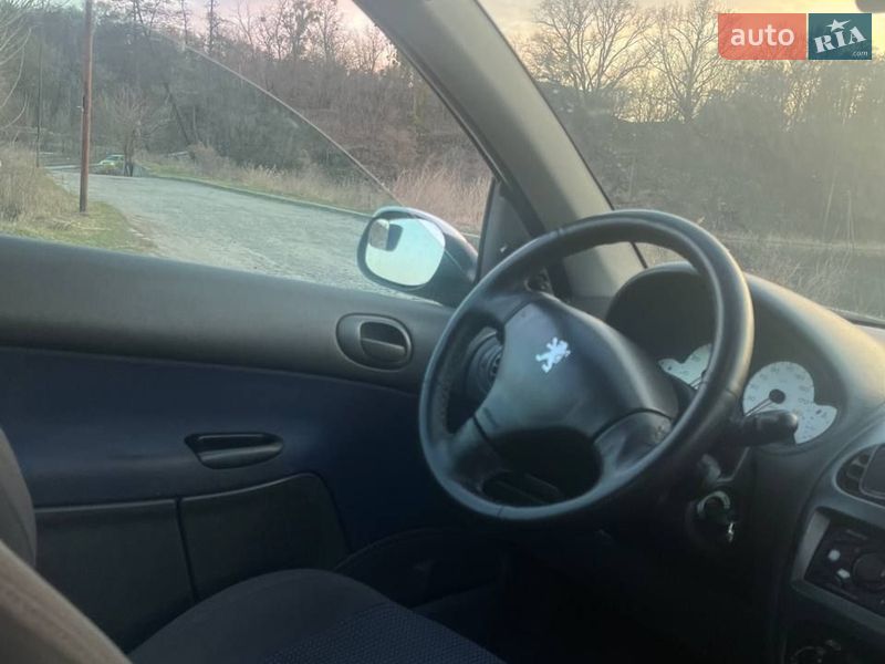 Хэтчбек Peugeot 206 2004 в Киеве фото 5 Хэтчбек Peugeot 206 2004 в Киеве