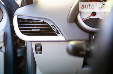 Хетчбек Peugeot 207 2006 в 