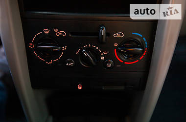 Хетчбек Peugeot 207 2006 в 