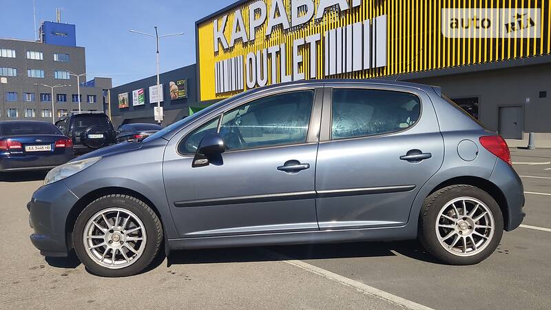 Хетчбек Peugeot 207 2008 в 