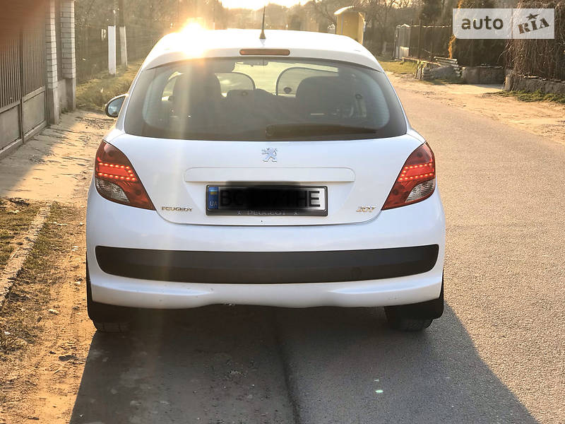 Хэтчбек Peugeot 207 2011 в Львове
