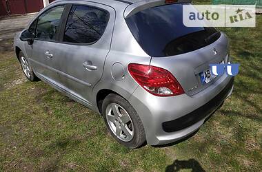 Хетчбек Peugeot 207 2010 в 