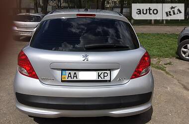 Хетчбек Peugeot 207 2010 в 