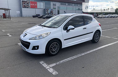 Хэтчбек Peugeot 207 2010 в Киеве