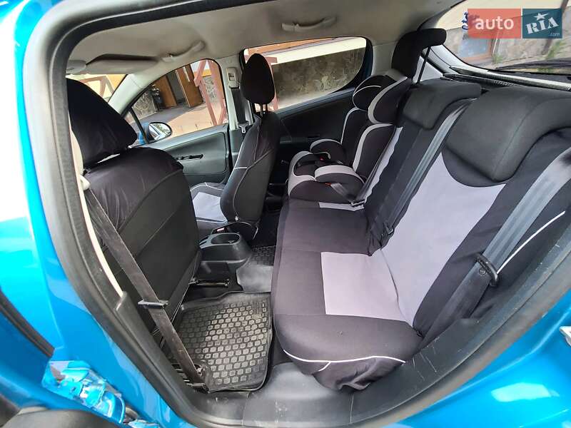 Хэтчбек Peugeot 207 2011 в Черновцах