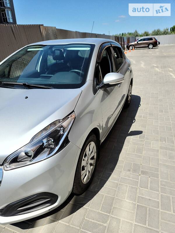 Седан Peugeot 207 2017 в Днепре