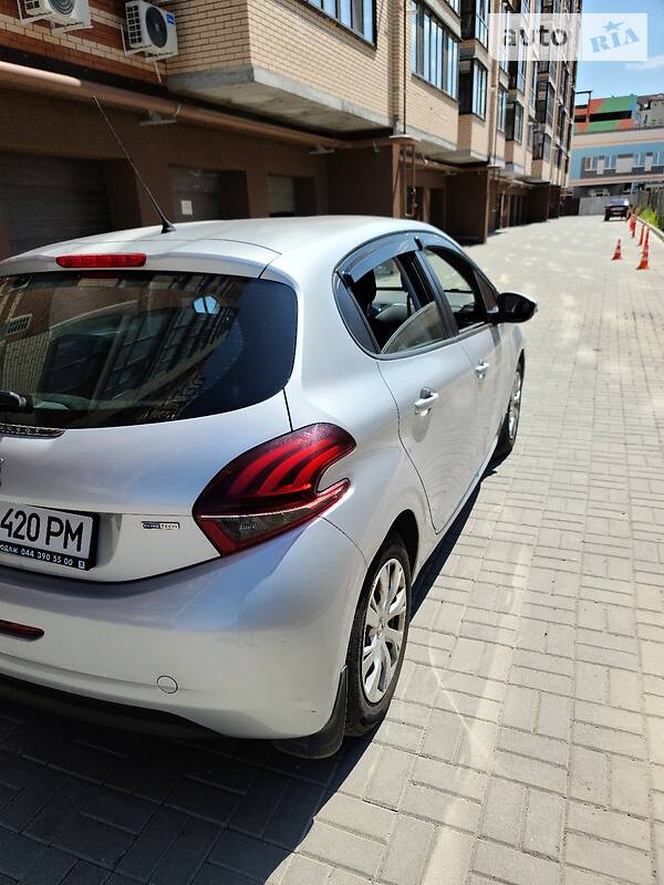 Седан Peugeot 207 2017 в Днепре