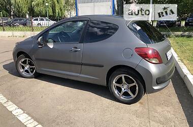 Хэтчбек Peugeot 207 2010 в Черновцах