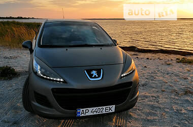 Хэтчбек Peugeot 207 2010 в Черновцах