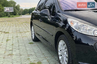 Хэтчбек Peugeot 207 2008 в Дубно