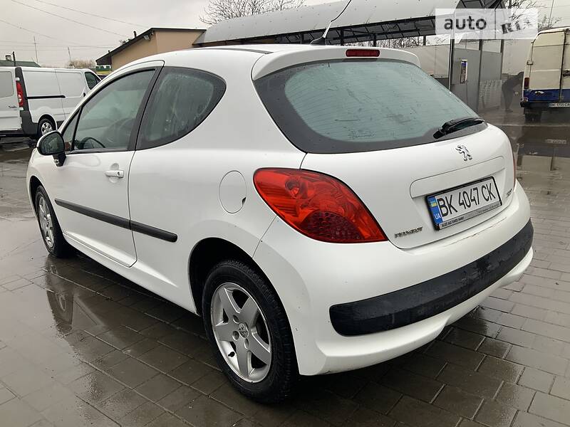 Хетчбек Peugeot 207 2009 в Острозі