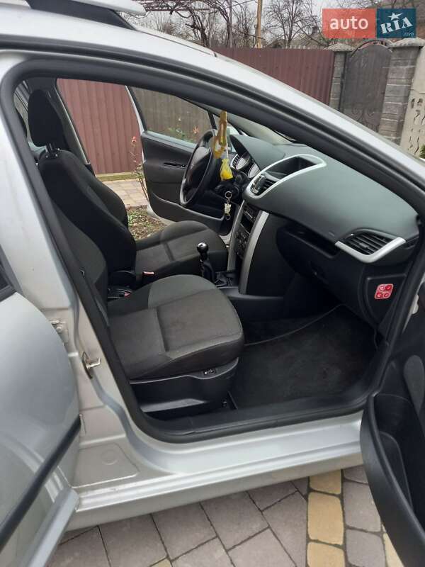 Універсал Peugeot 207 2010 в Бурштині