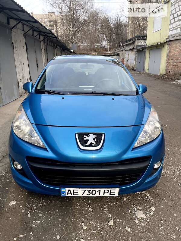 Хэтчбек Peugeot 207 2012 в Днепре