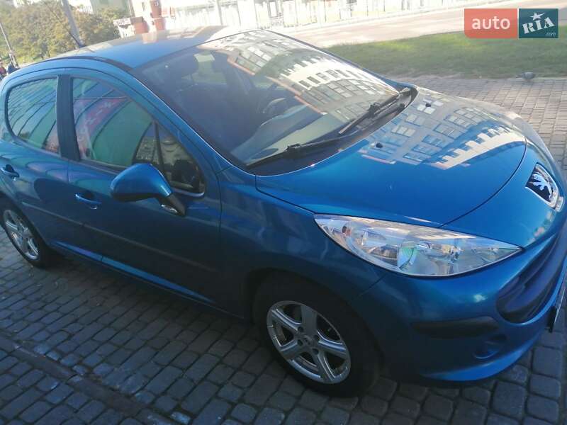 Хетчбек Peugeot 207 2008 в Рівному