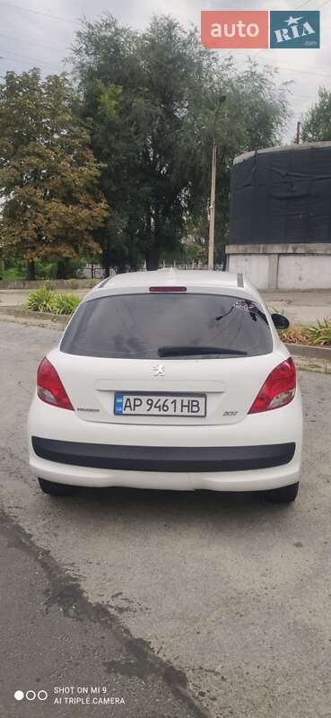 Хетчбек Peugeot 207 2010 в Запоріжжі