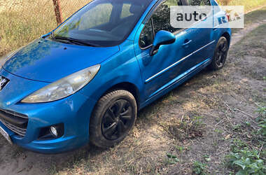 Хэтчбек Peugeot 207 2011 в 