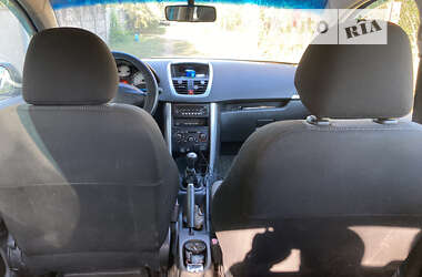 Хэтчбек Peugeot 207 2011 в 