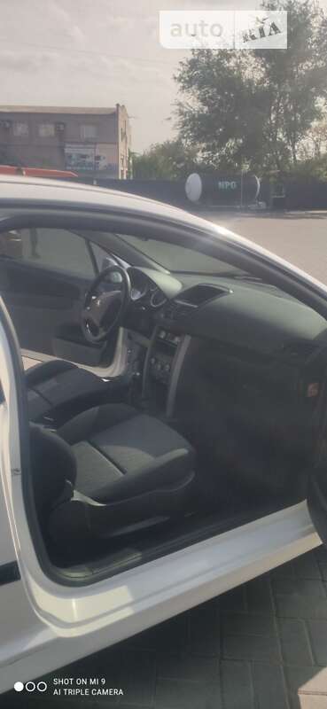 Хетчбек Peugeot 207 2010 в Запоріжжі