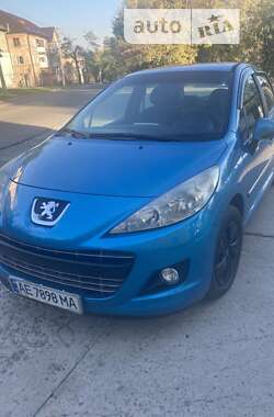 Хэтчбек Peugeot 207 2011 в 