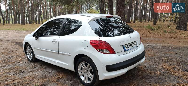 Хетчбек Peugeot 207 2011 в Києві