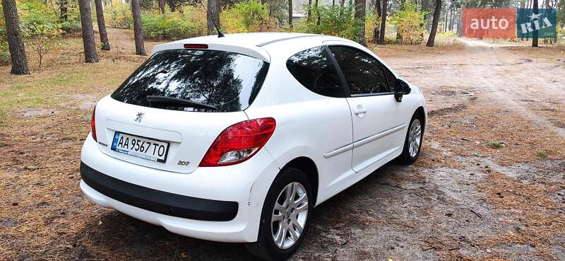 Хетчбек Peugeot 207 2011 в Києві