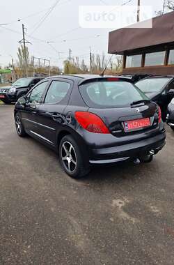 Хэтчбек Peugeot 207 2008 в 