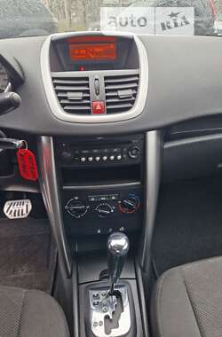 Хэтчбек Peugeot 207 2008 в 
