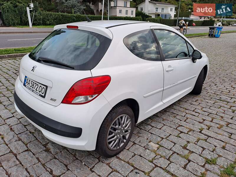 Хетчбек Peugeot 207 2011 в Києві