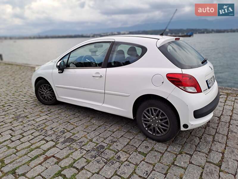 Хетчбек Peugeot 207 2011 в Києві