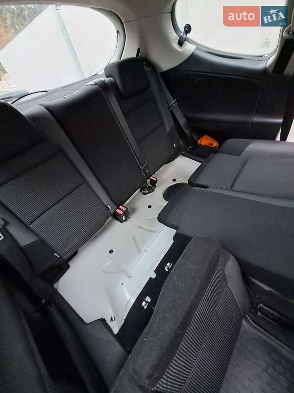 Хетчбек Peugeot 207 2011 в Києві