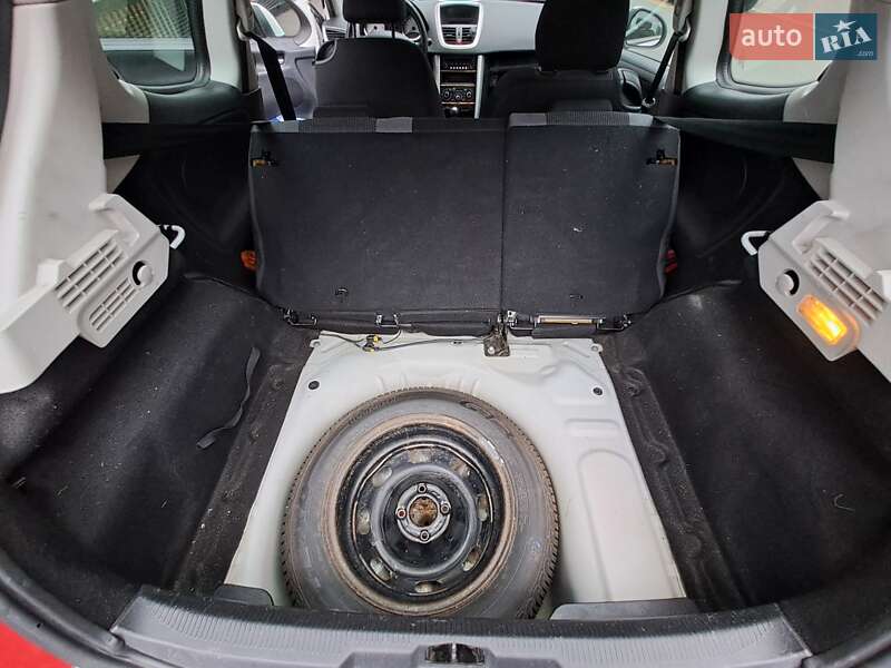 Хетчбек Peugeot 207 2011 в Києві