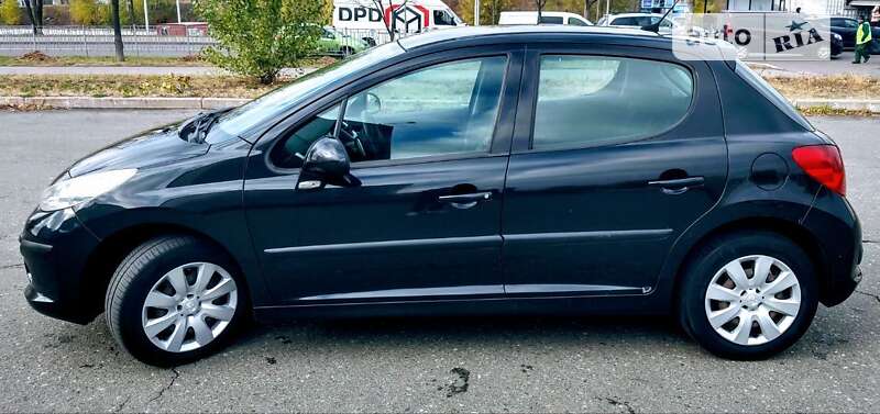 Хэтчбек Peugeot 207 2008 в Киеве