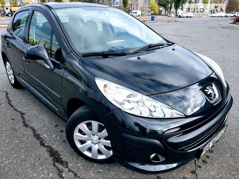 Хэтчбек Peugeot 207 2008 в Киеве