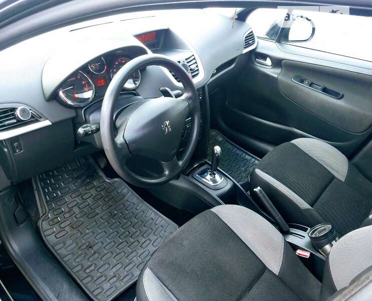 Хэтчбек Peugeot 207 2008 в Киеве