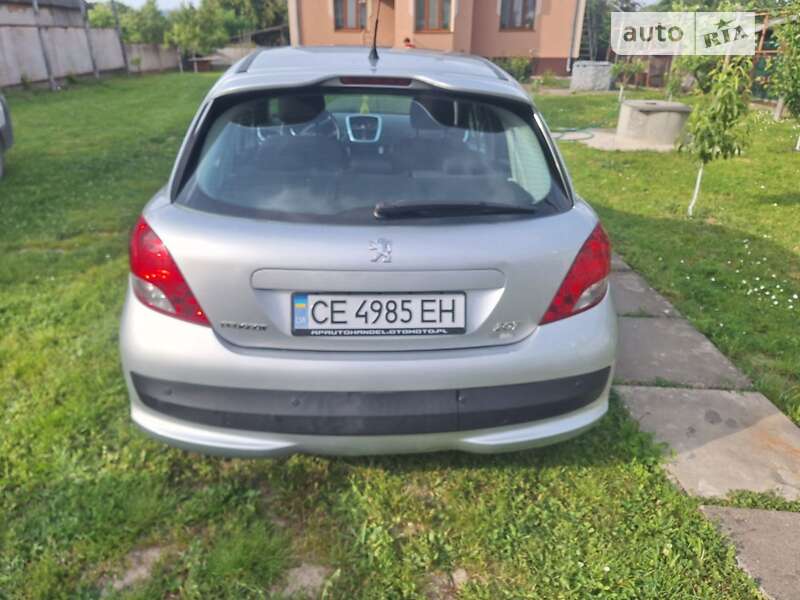 Хэтчбек Peugeot 207 2011 в Черновцах