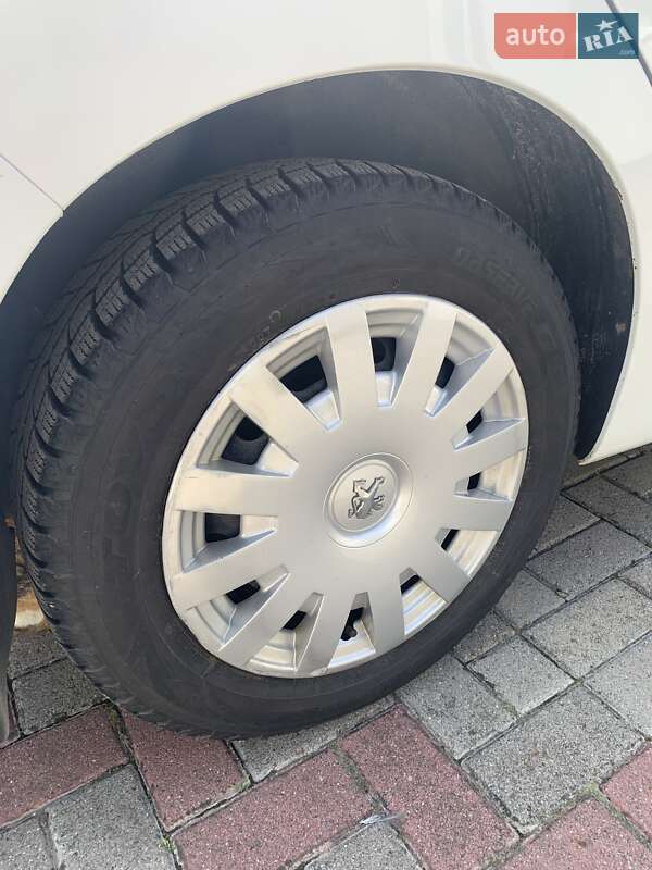 Універсал Peugeot 207 2011 в Бродах