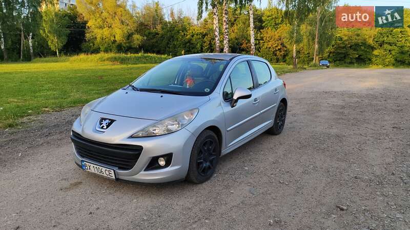 Хэтчбек Peugeot 207 2012 в 