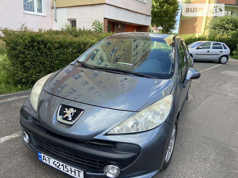 Хэтчбек Peugeot 207 2009 в Киеве