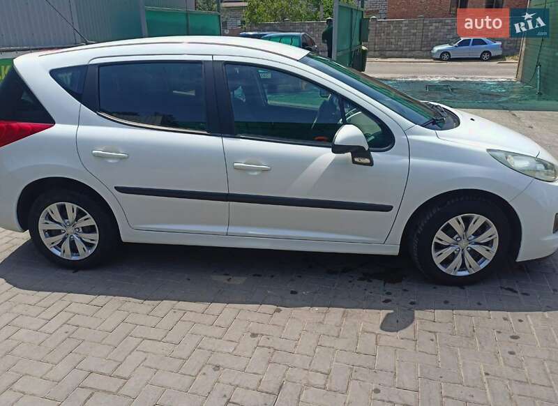 Универсал Peugeot 207 2010 в Николаеве