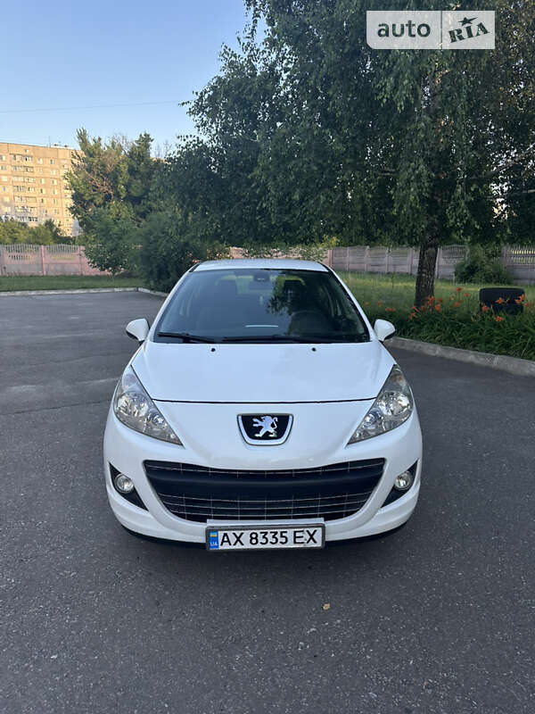 Хэтчбек Peugeot 207 2011 в Чугуеве