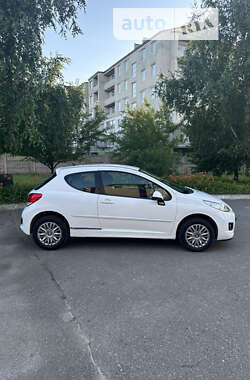 Хетчбек Peugeot 207 2011 в Чугуєві