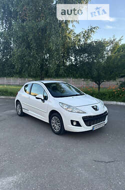 Хетчбек Peugeot 207 2011 в Чугуєві