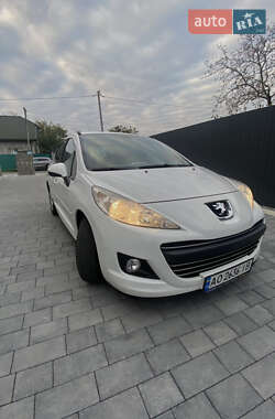 Хэтчбек Peugeot 207 2009 в 