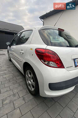 Хэтчбек Peugeot 207 2009 в 
