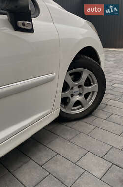 Хэтчбек Peugeot 207 2009 в 