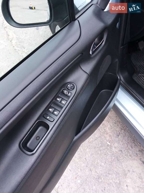 Универсал Peugeot 207 2011 в Киеве