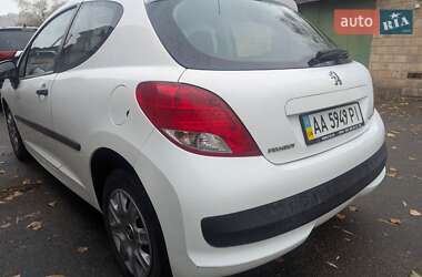 Хэтчбек Peugeot 207 2010 в 
