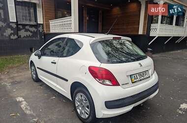 Хэтчбек Peugeot 207 2010 в 