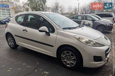 Хэтчбек Peugeot 207 2010 в 